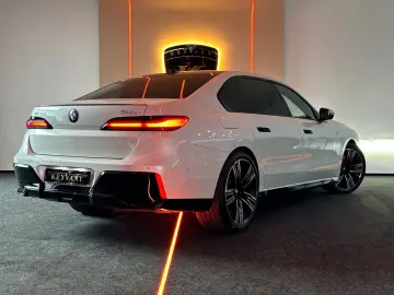 BMW 740d xD 4xMASSG MPRO SKY TV KRIST EXC.LNG B&W 21