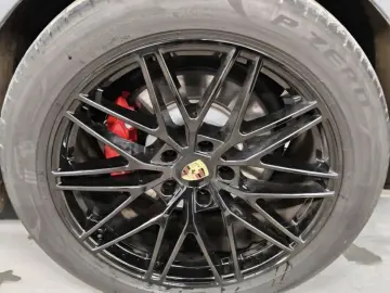 PORSCHE Cayenne Coupe S E-Hybrid Sport Design Paket HAL