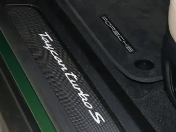 PORSCHE Taycan Turbo S Burmester Clubleder Nachtsicht