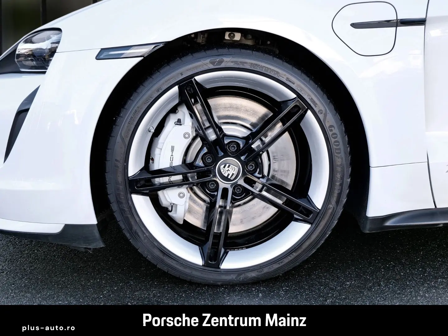 PORSCHE Taycan Turbo Pano Beifahrerdisplay 18WegeSitze