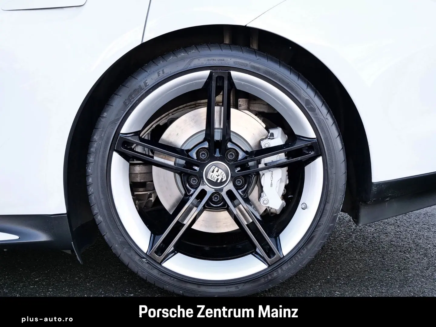 PORSCHE Taycan Turbo Pano Beifahrerdisplay 18WegeSitze