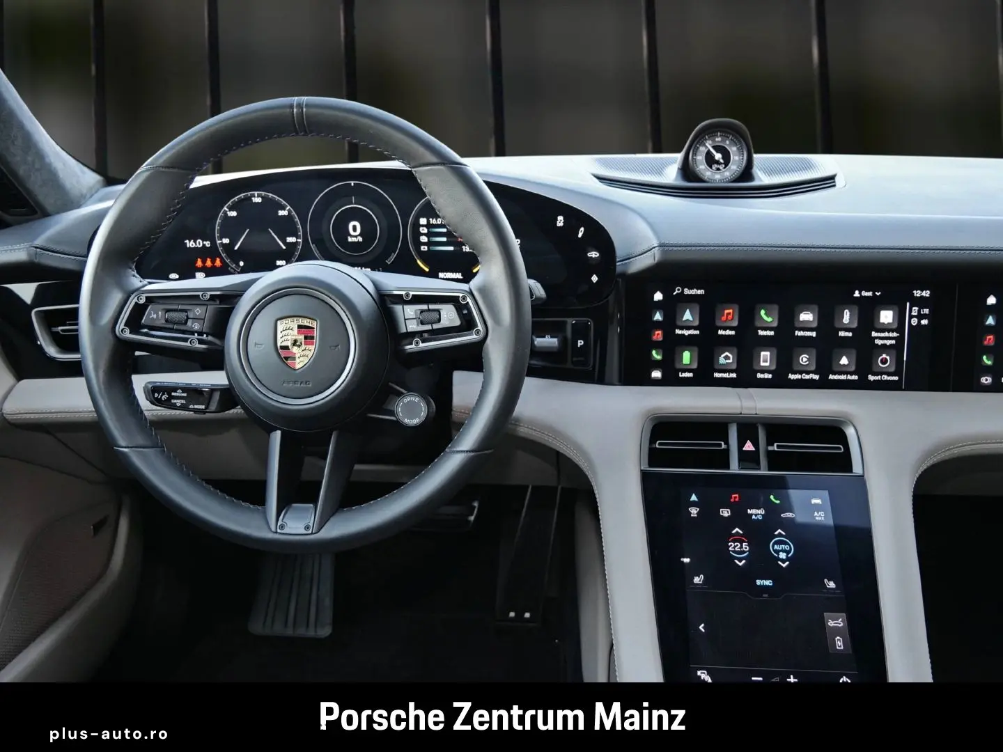 PORSCHE Taycan Turbo Pano Beifahrerdisplay 18WegeSitze