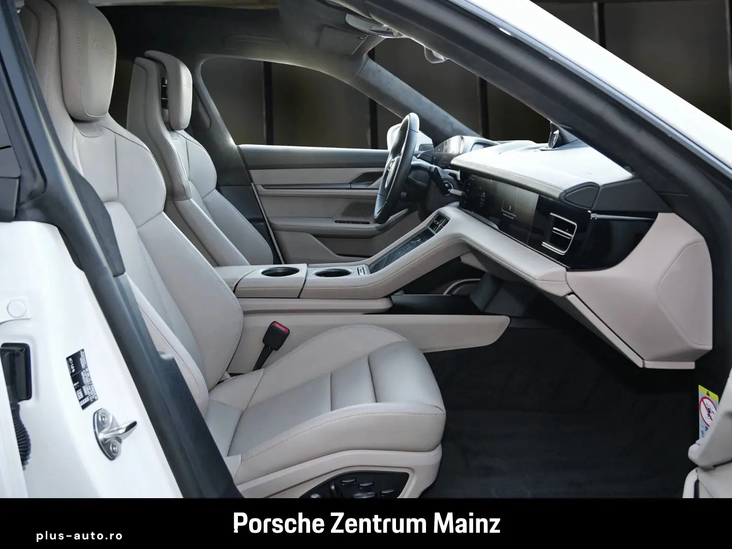 PORSCHE Taycan Turbo Pano Beifahrerdisplay 18WegeSitze