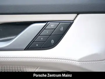PORSCHE Taycan Turbo Pano Beifahrerdisplay 18WegeSitze