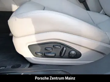 PORSCHE Taycan Turbo Pano Beifahrerdisplay 18WegeSitze