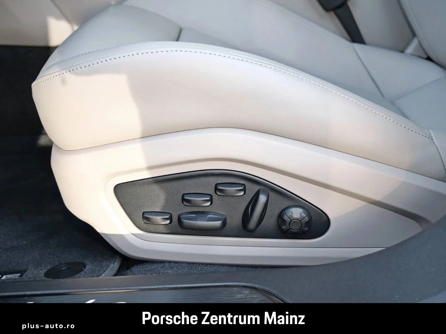 PORSCHE Taycan Turbo Pano Beifahrerdisplay 18WegeSitze