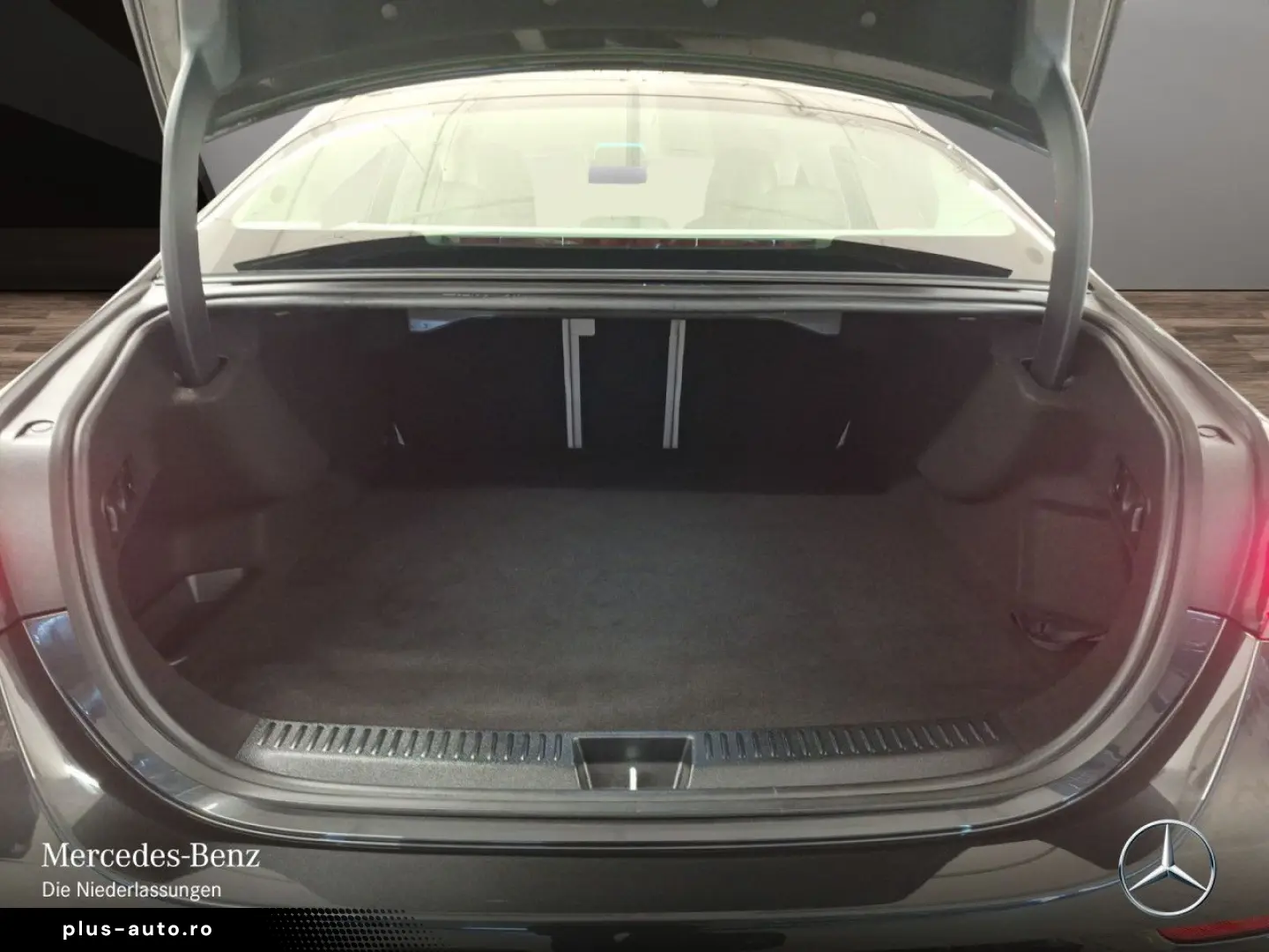 MERCEDES-BENZ E 300 e Avantgarde Advanced AHK DISTR KEY LED