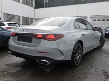 MERCEDES-BENZ E 220 d 4M AMG-Sport Super Pano Burm AHK Night