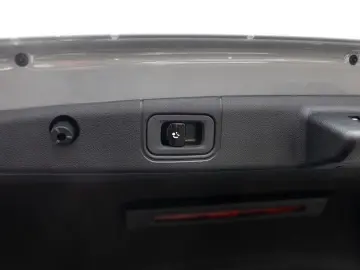 MERCEDES-BENZ E 220 d 4M AMG-Sport Super Pano Burm AHK Night