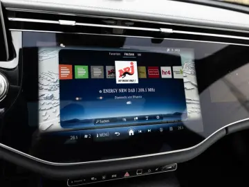 MERCEDES-BENZ E 220 d 4M AMG-Sport Super Pano Burm AHK Night