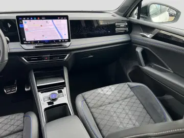 VW Tiguan 2.0TDI R-Line 4M DSG AHK   ACC Keyless