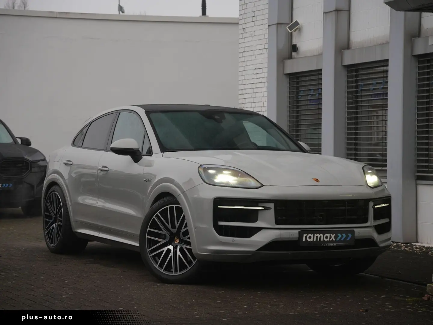 PORSCHE E-Hybrid Coupé SPORTDESIGN-PAKET-INNODR-BOSE-22