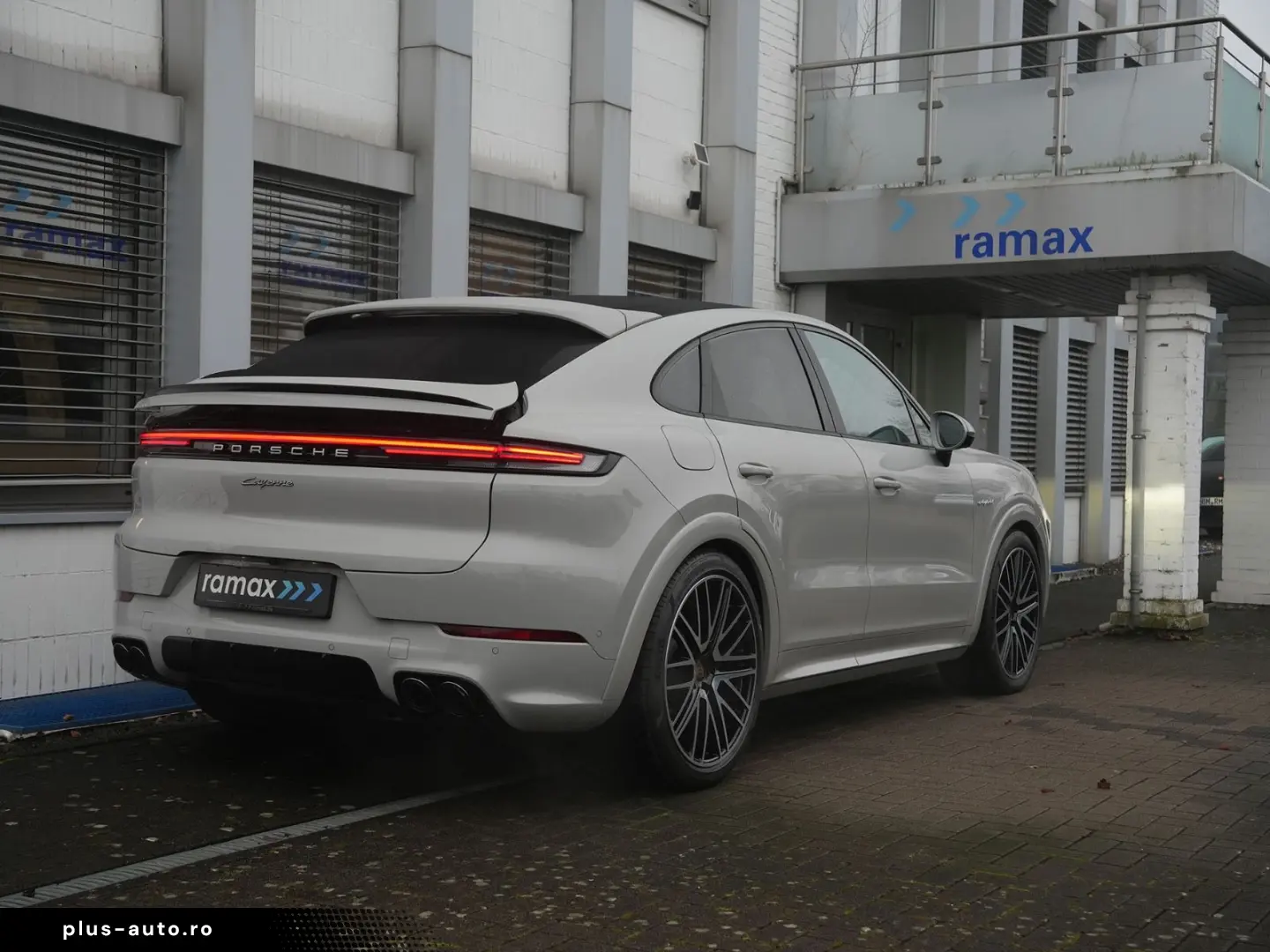 PORSCHE E-Hybrid Coupé SPORTDESIGN-PAKET-INNODR-BOSE-22