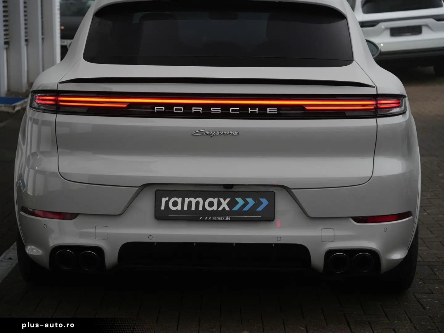 PORSCHE E-Hybrid Coupé SPORTDESIGN-PAKET-INNODR-BOSE-22