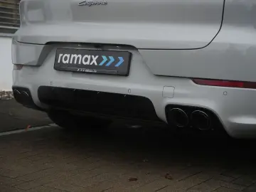 PORSCHE E-Hybrid Coupé SPORTDESIGN-PAKET-INNODR-BOSE-22