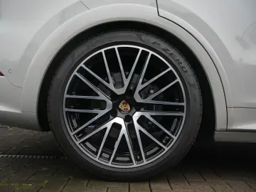 PORSCHE E-Hybrid Coupé SPORTDESIGN-PAKET-INNODR-BOSE-22