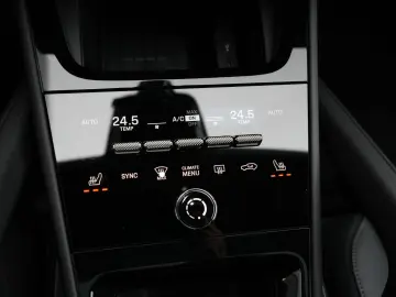 PORSCHE E-Hybrid Coupé SPORTDESIGN-PAKET-INNODR-BOSE-22