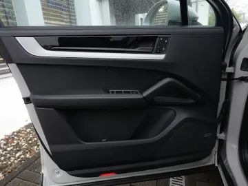 PORSCHE E-Hybrid Coupé SPORTDESIGN-PAKET-INNODR-BOSE-22