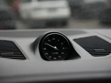 PORSCHE E-Hybrid Coupé SPORTDESIGN-PAKET-INNODR-BOSE-22