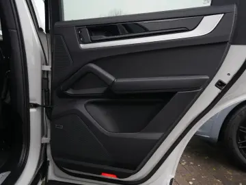 PORSCHE E-Hybrid Coupé SPORTDESIGN-PAKET-INNODR-BOSE-22