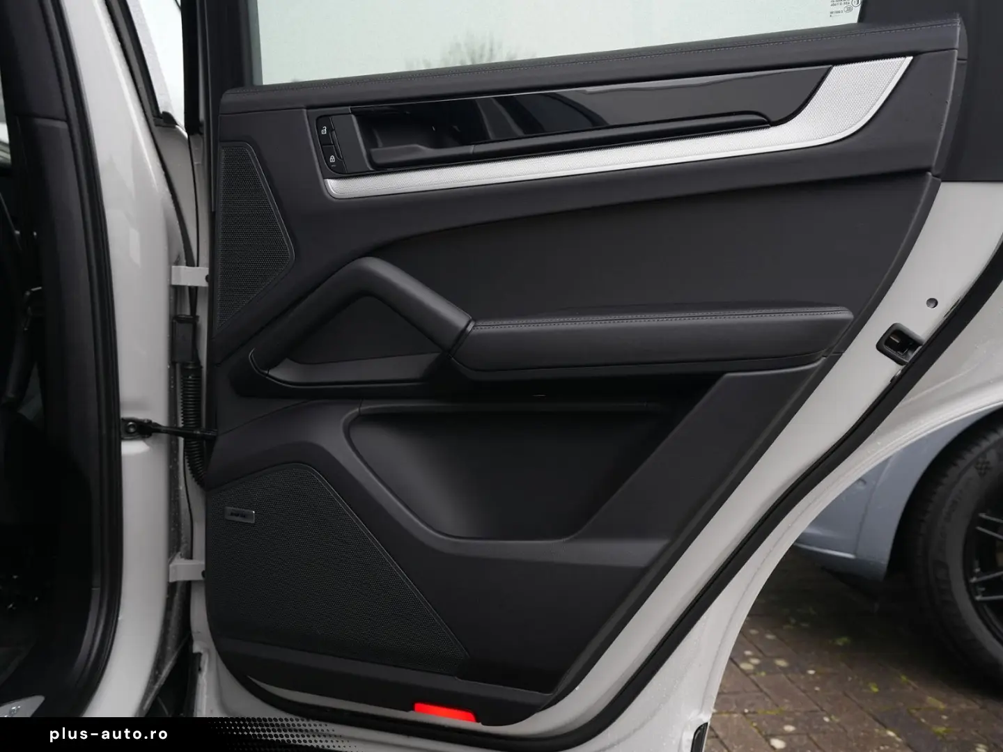 PORSCHE E-Hybrid Coupé SPORTDESIGN-PAKET-INNODR-BOSE-22