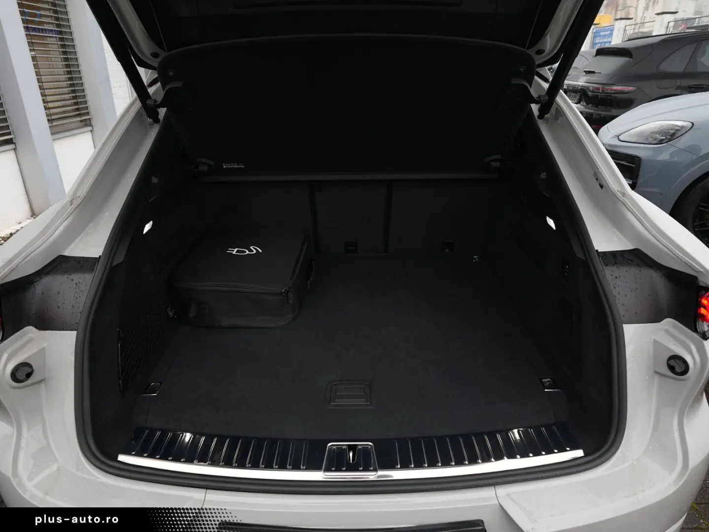 PORSCHE E-Hybrid Coupé SPORTDESIGN-PAKET-INNODR-BOSE-22