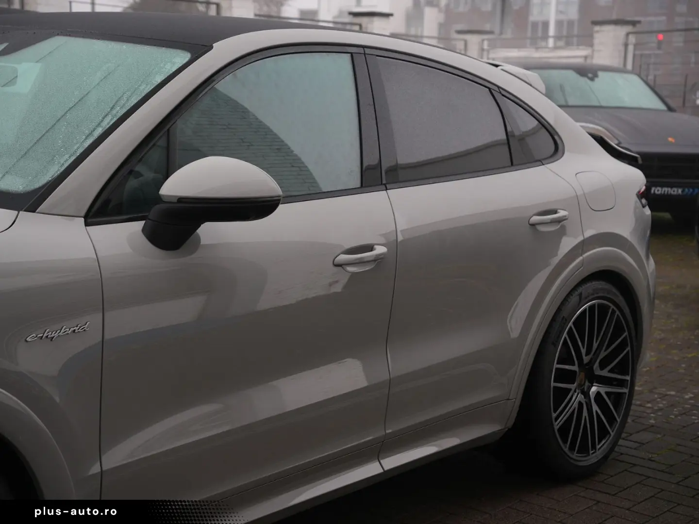 PORSCHE E-Hybrid Coupé SPORTDESIGN-PAKET-INNODR-BOSE-22