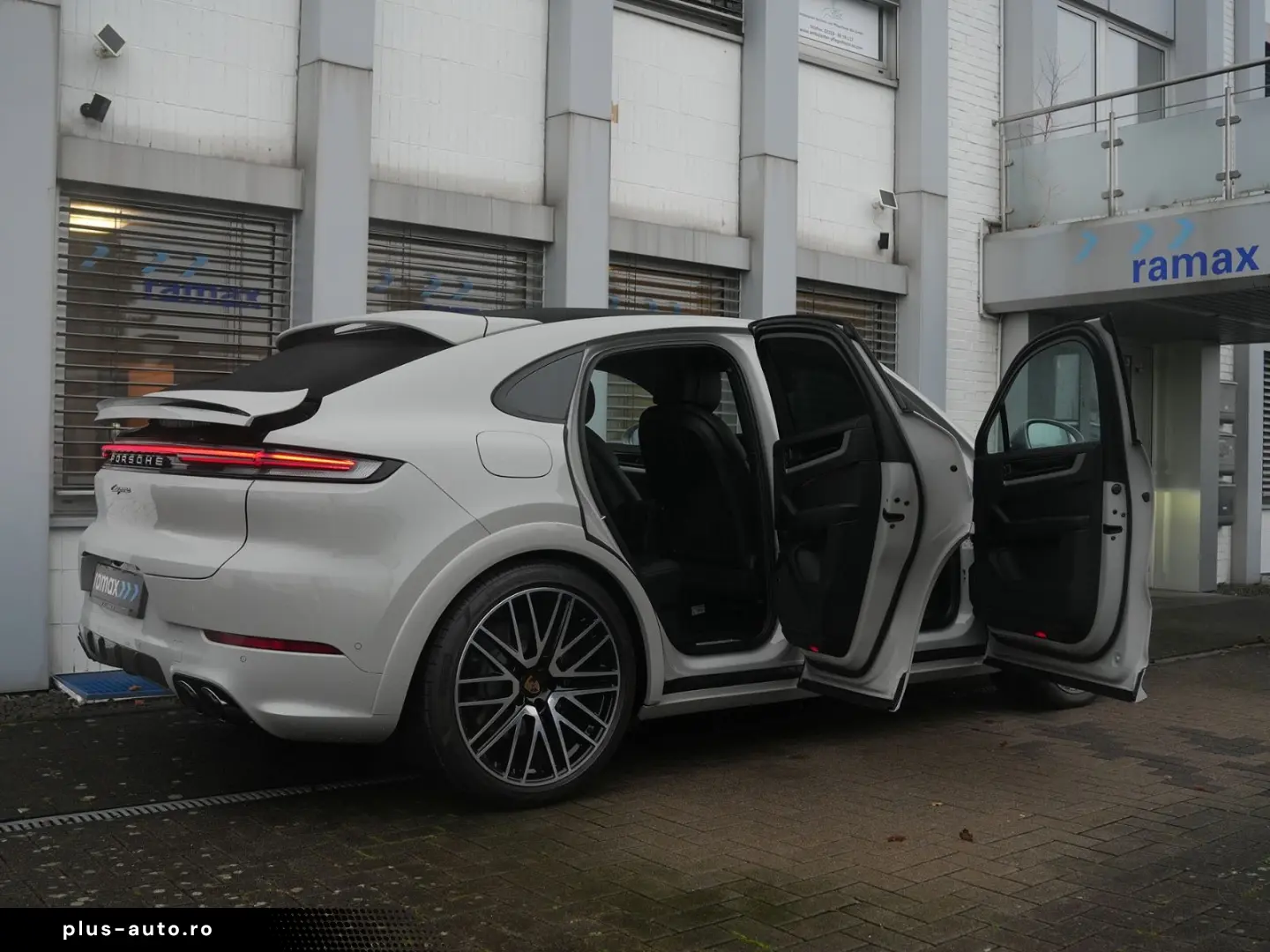 PORSCHE E-Hybrid Coupé SPORTDESIGN-PAKET-INNODR-BOSE-22