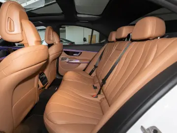 MERCEDES-BENZ E 200 Limousine ACC LED Navi Pano SD S&hellip;