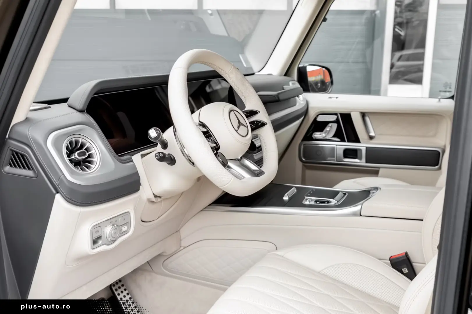 Mercedes-Benz G 63 AMG MY 2026 CITRIN MAGNO BEIGE