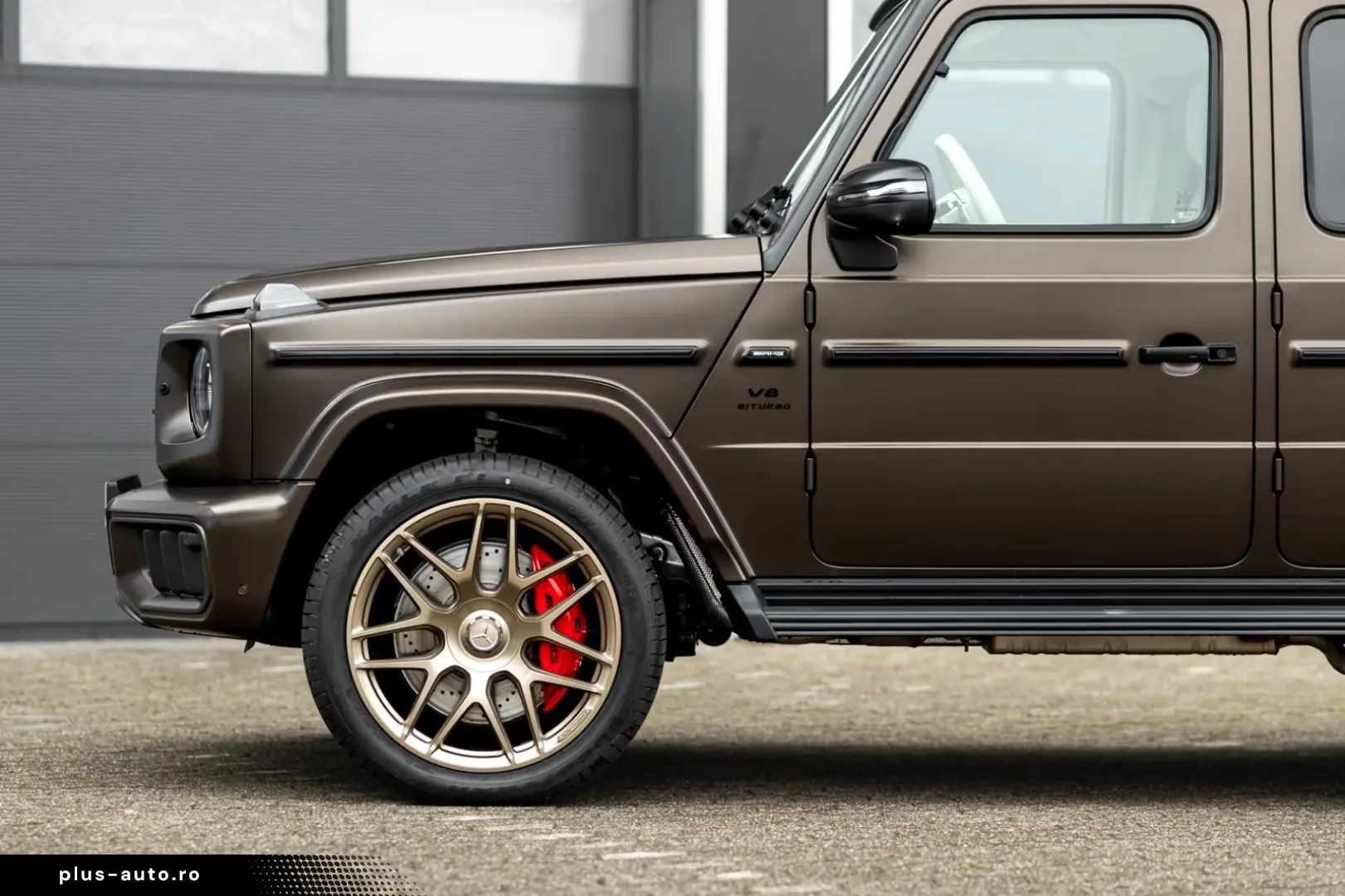 Mercedes-Benz G 63 AMG MY 2026 CITRIN MAGNO BEIGE