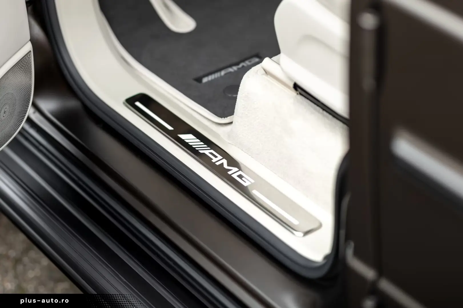 Mercedes-Benz G 63 AMG MY 2026 CITRIN MAGNO BEIGE