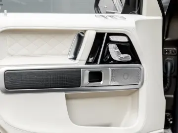 Mercedes-Benz G 63 AMG MY 2026 CITRIN MAGNO BEIGE
