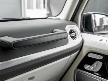 Mercedes-Benz G 63 AMG MY 2026 CITRIN MAGNO BEIGE