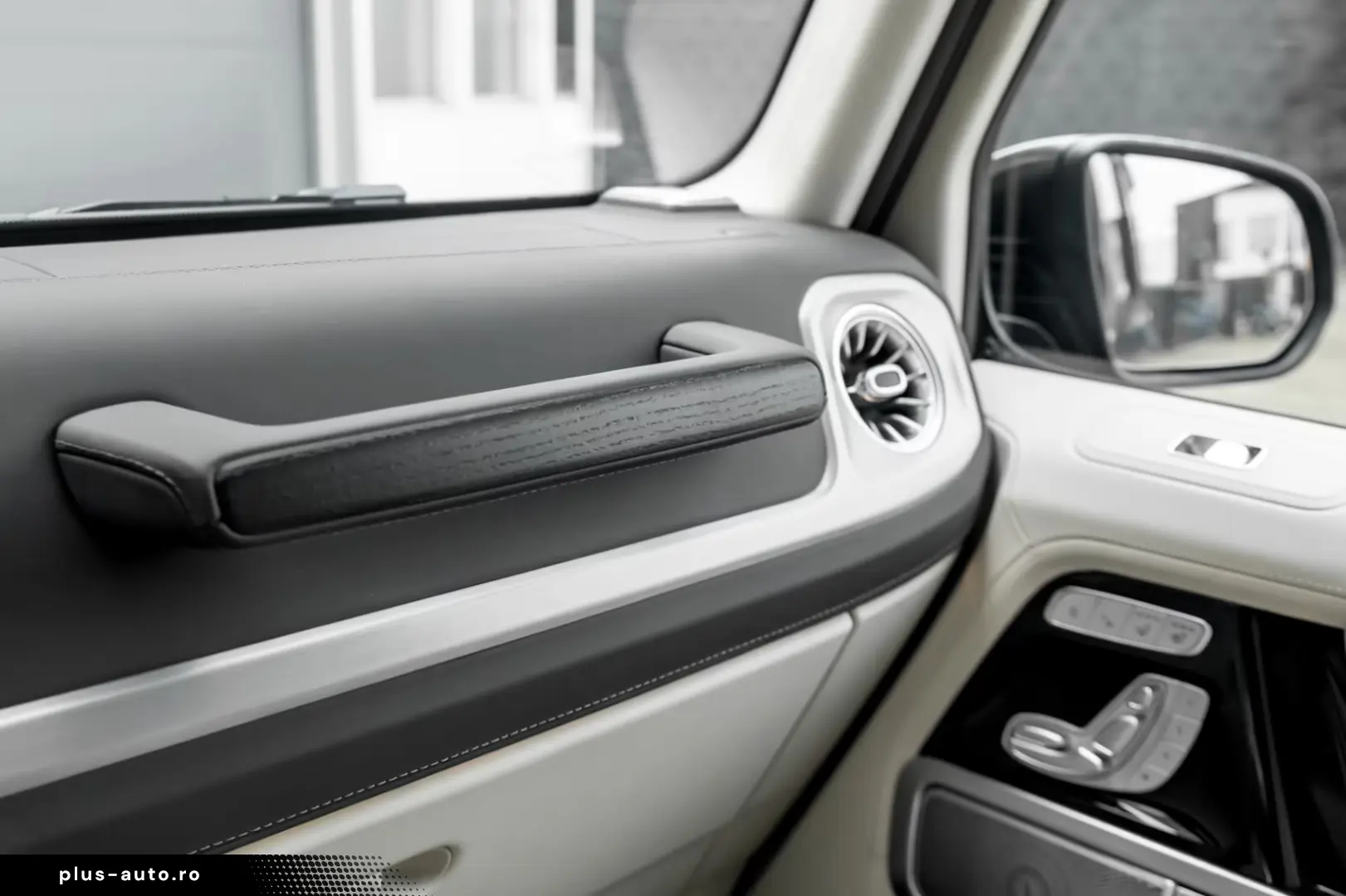 Mercedes-Benz G 63 AMG MY 2026 CITRIN MAGNO BEIGE