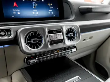 Mercedes-Benz G 63 AMG MY 2026 CITRIN MAGNO BEIGE