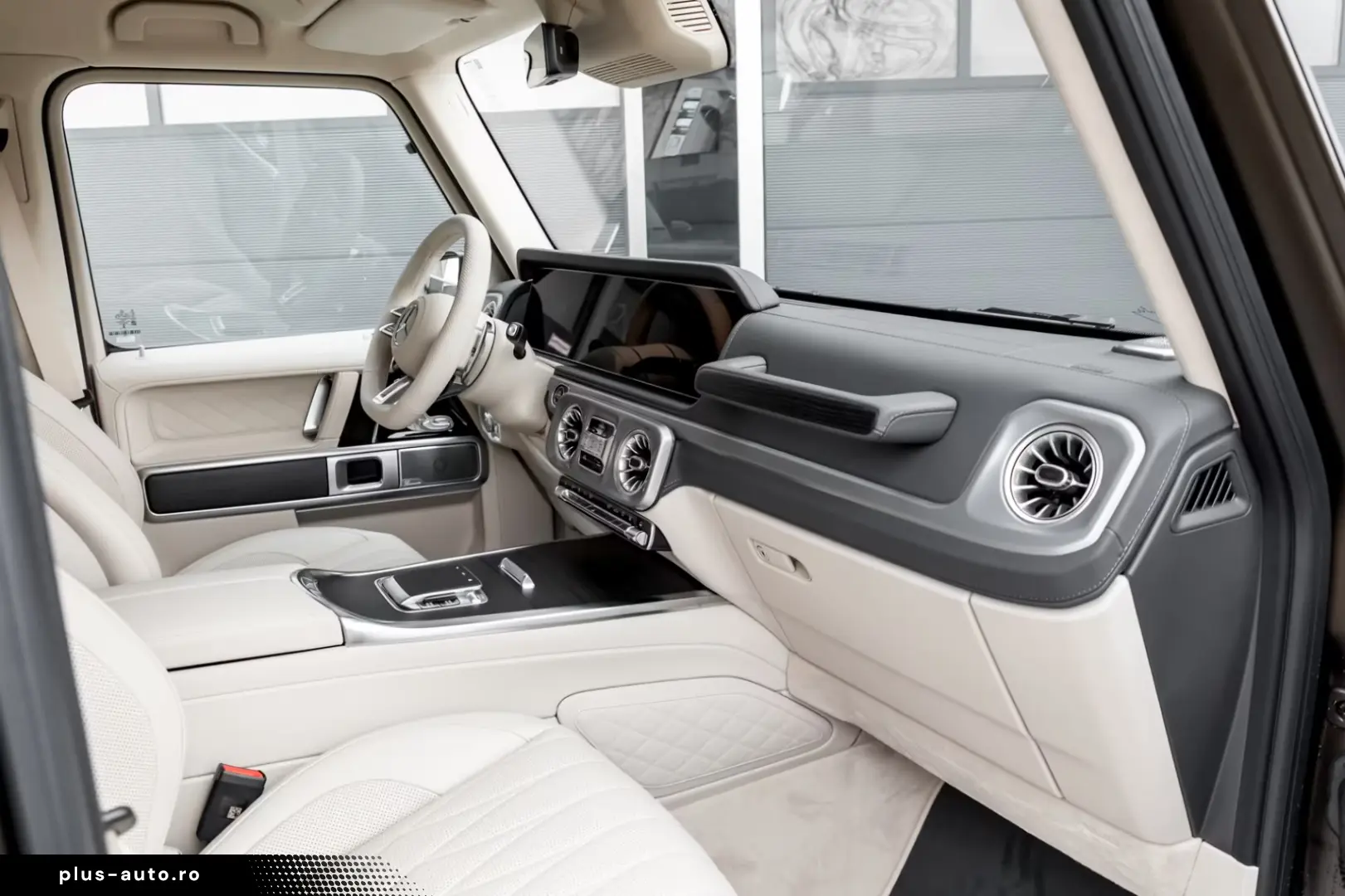 Mercedes-Benz G 63 AMG MY 2026 CITRIN MAGNO BEIGE