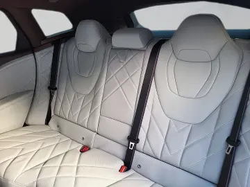 BMW XM 50e M SPORT Sitzbelüft ACC 360  B&W AHK SoftC