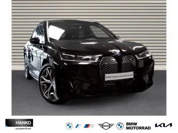 BMW iX xDrive40 AHK schwenkbar Panoramadach