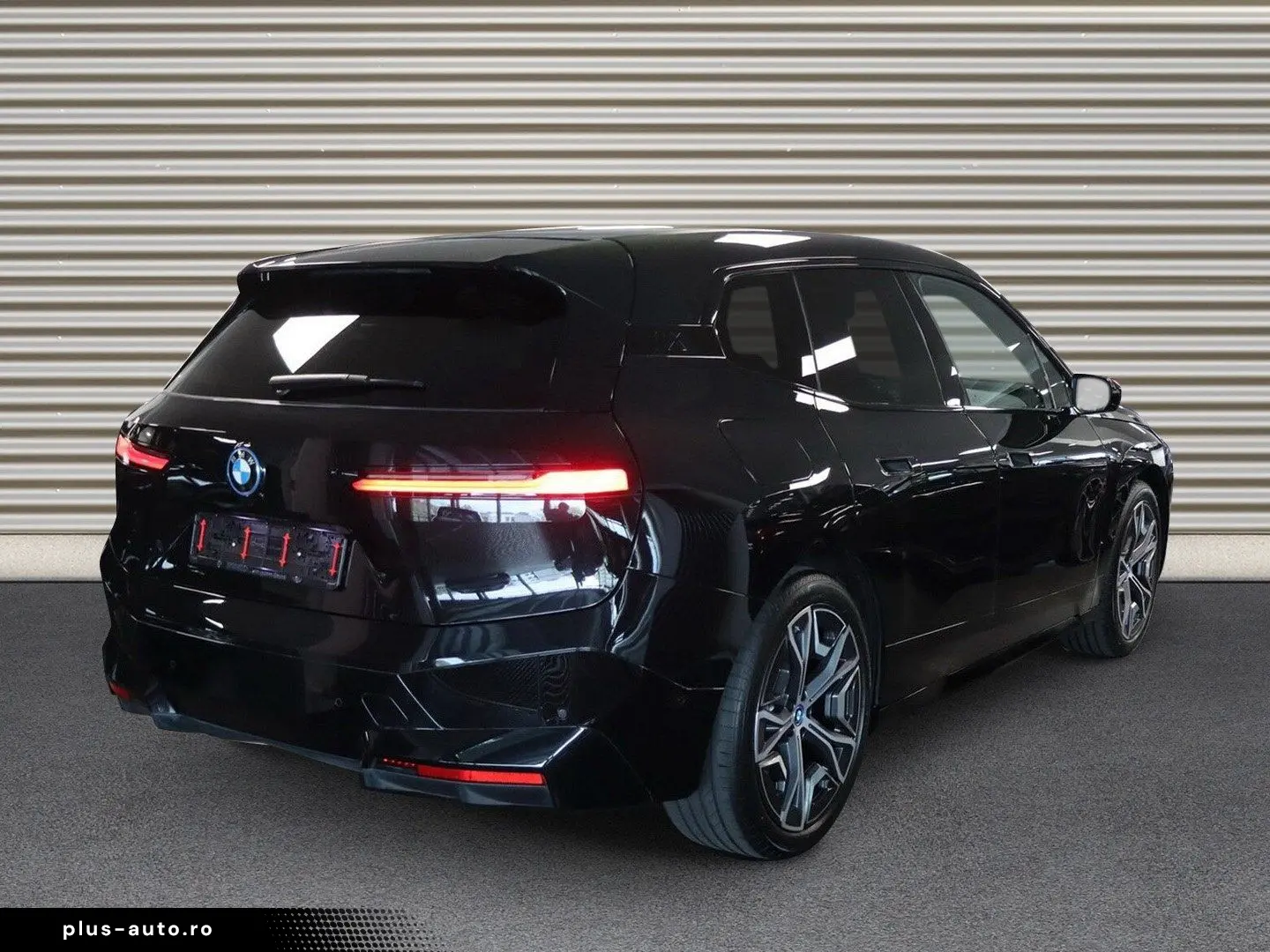 BMW iX xDrive40 AHK schwenkbar Panoramadach