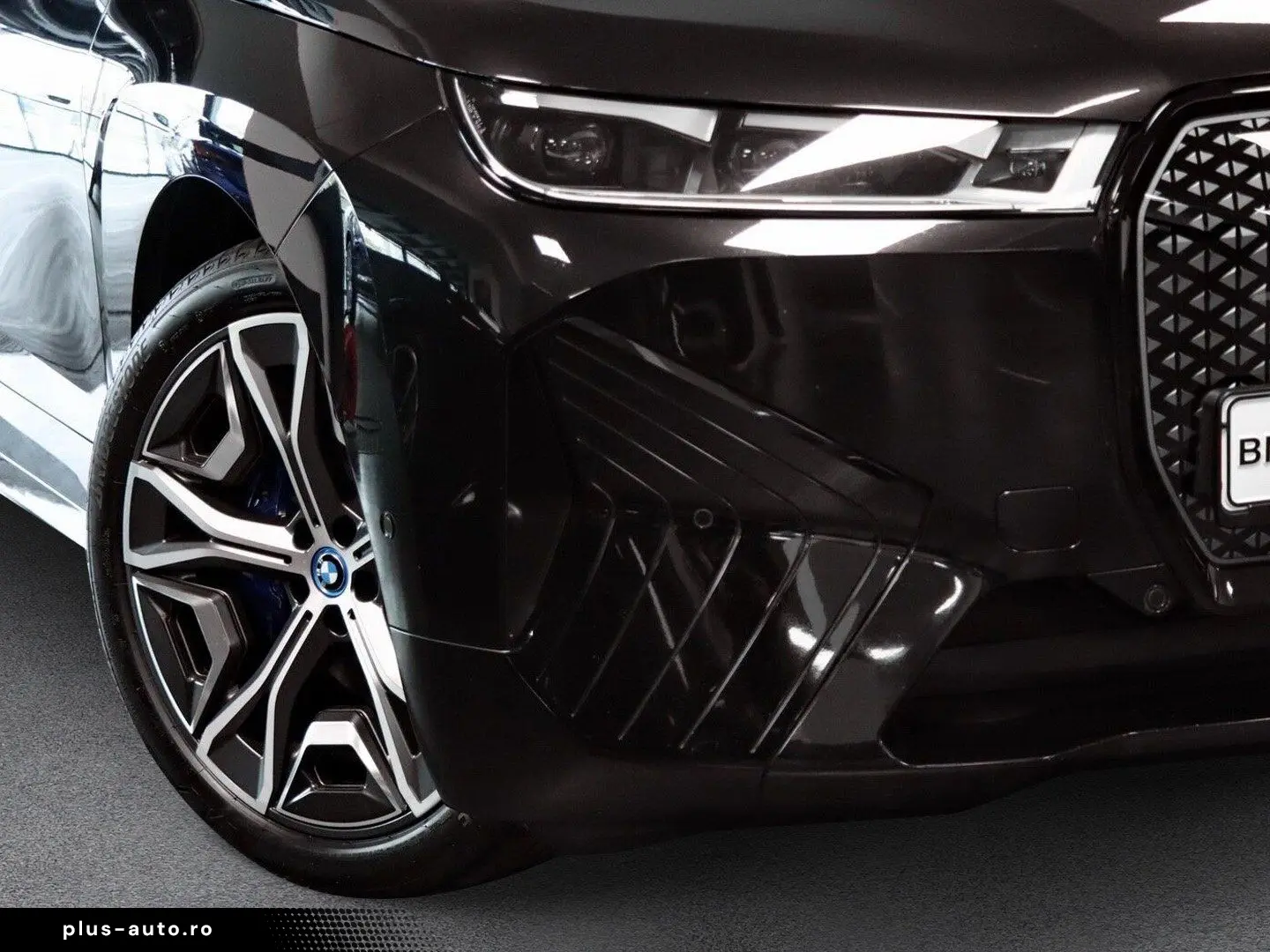 BMW iX xDrive40 AHK schwenkbar Panoramadach