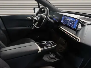 BMW iX xDrive40 AHK schwenkbar Panoramadach