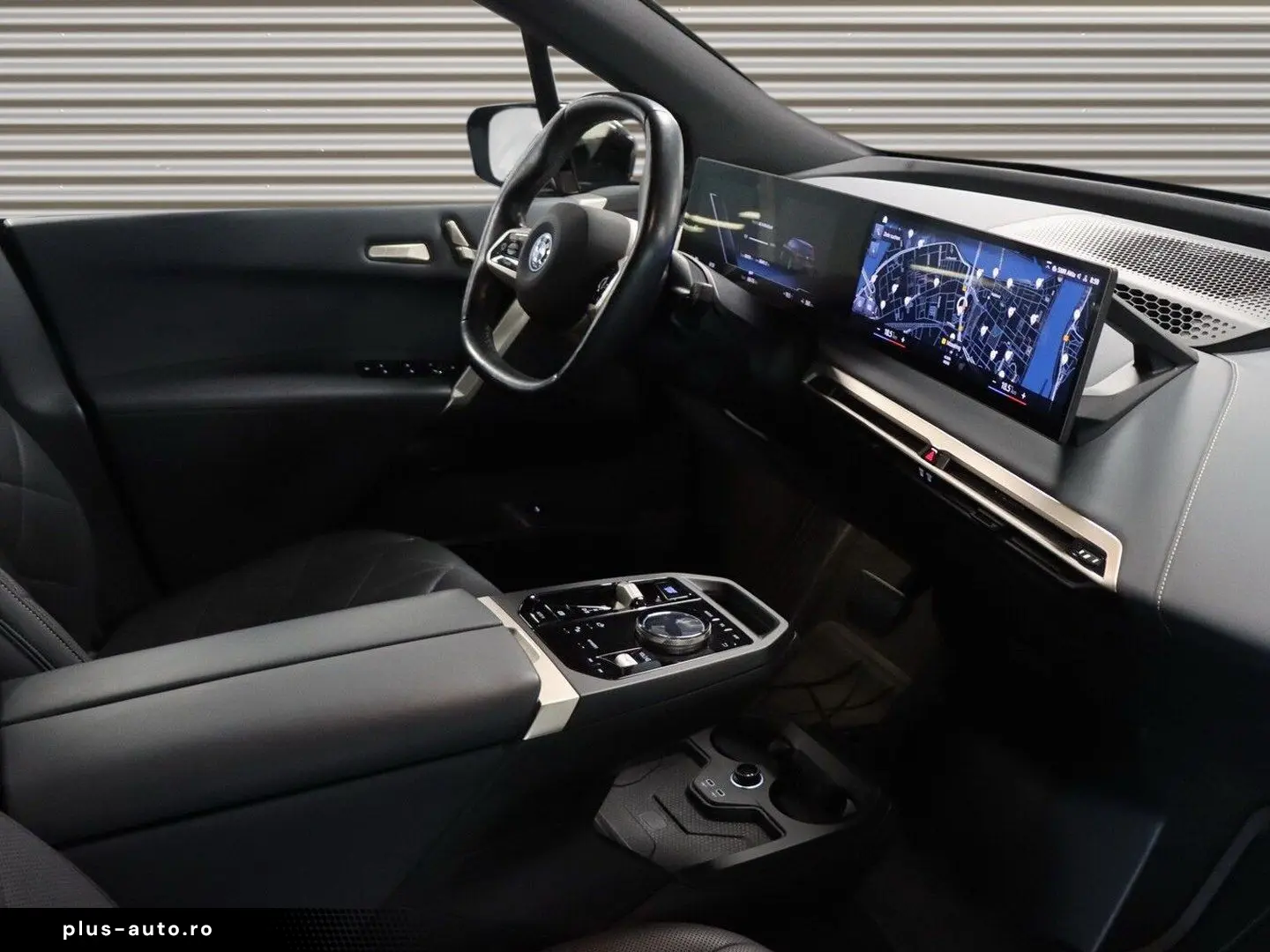 BMW iX xDrive40 AHK schwenkbar Panoramadach