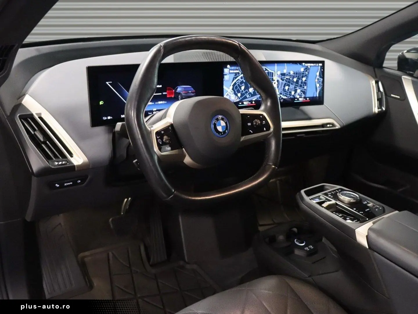 BMW iX xDrive40 AHK schwenkbar Panoramadach