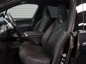 BMW iX xDrive40 AHK schwenkbar Panoramadach