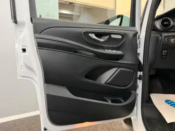 MERCEDES-BENZ V 300 d 4Matic AMG  LINE 19 LANG AHK 6&hellip;