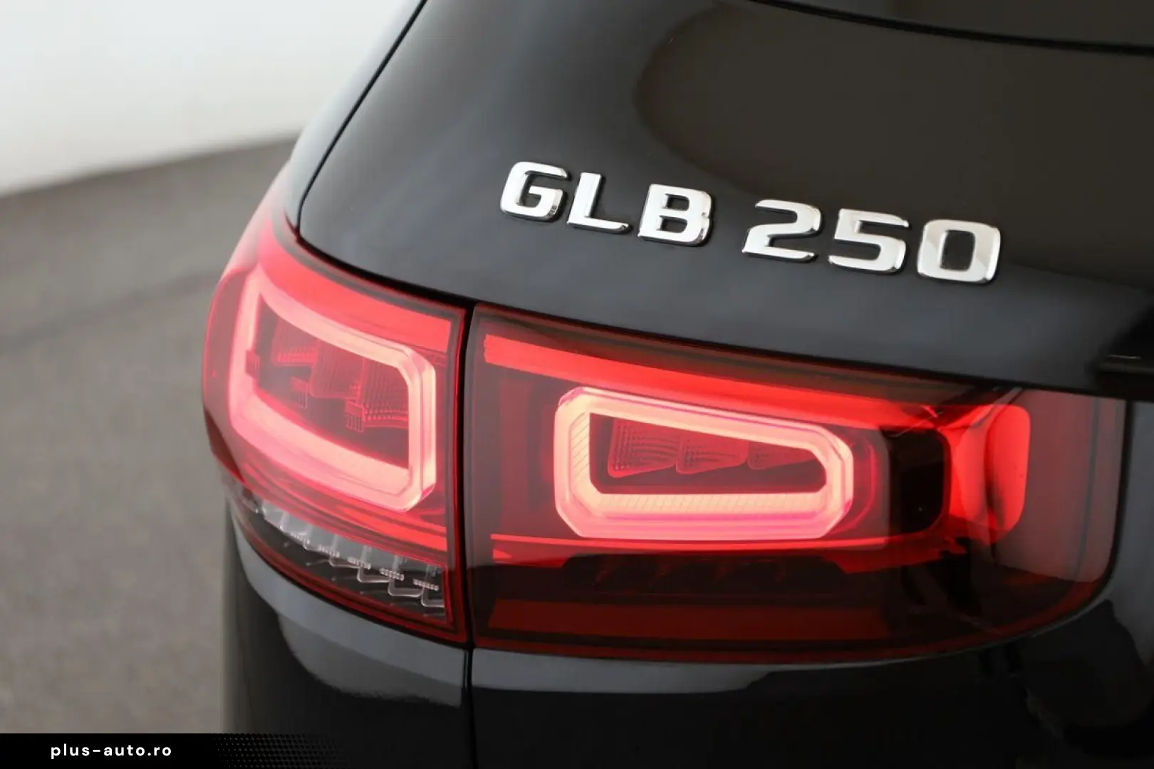 MERCEDES-BENZ GLB 250 8G AMG 7S LED Pano Digi Navi A&hellip;