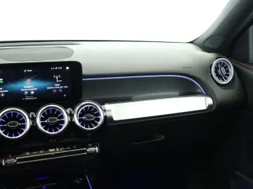 MERCEDES-BENZ GLB 250 8G AMG 7S LED Pano Digi Navi A&hellip;