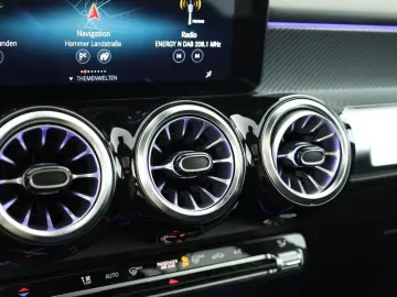 MERCEDES-BENZ GLB 250 8G AMG 7S LED Pano Digi Navi A&hellip;