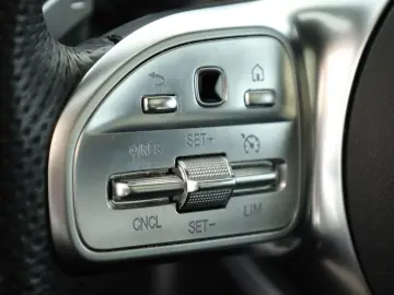 MERCEDES-BENZ GLB 250 8G AMG 7S LED Pano Digi Navi A&hellip;